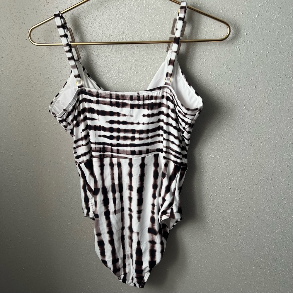 LA BLANCA Women's Twisted Bamboo Tummy Control One Piece Swimsuit Size 12 New - Picture 4 of 7